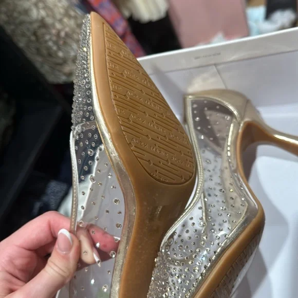 NEW Alex Marie Amelie Gold Heels (Cinderella) - Picture 3 of 4